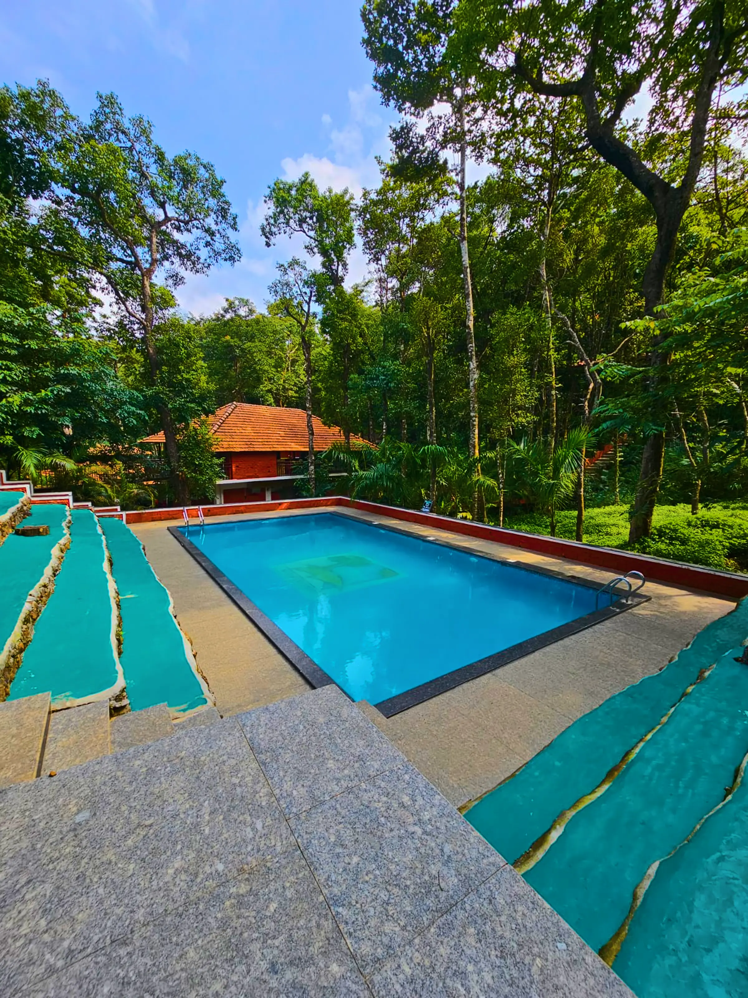/images/gallery/swimming_pool1.webp