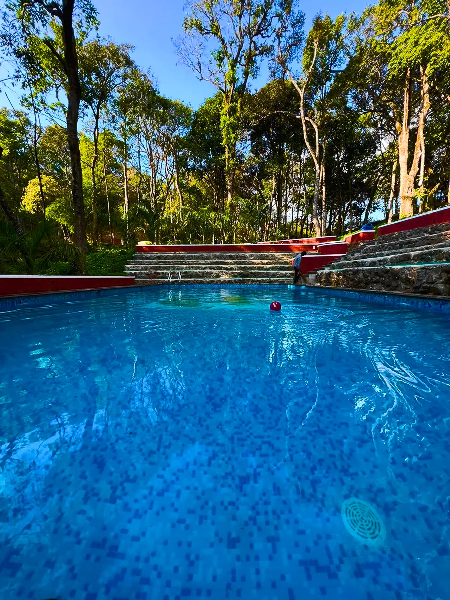 /images/gallery/swimming_pool8.webp